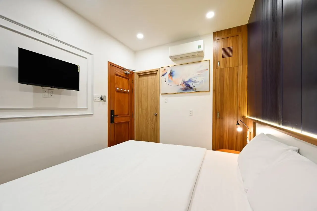 Lotus Airport Hotel Saigon 호치민 3*,